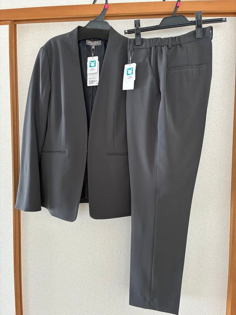 グレー ノーカラー ビジネススーツ 上下セット