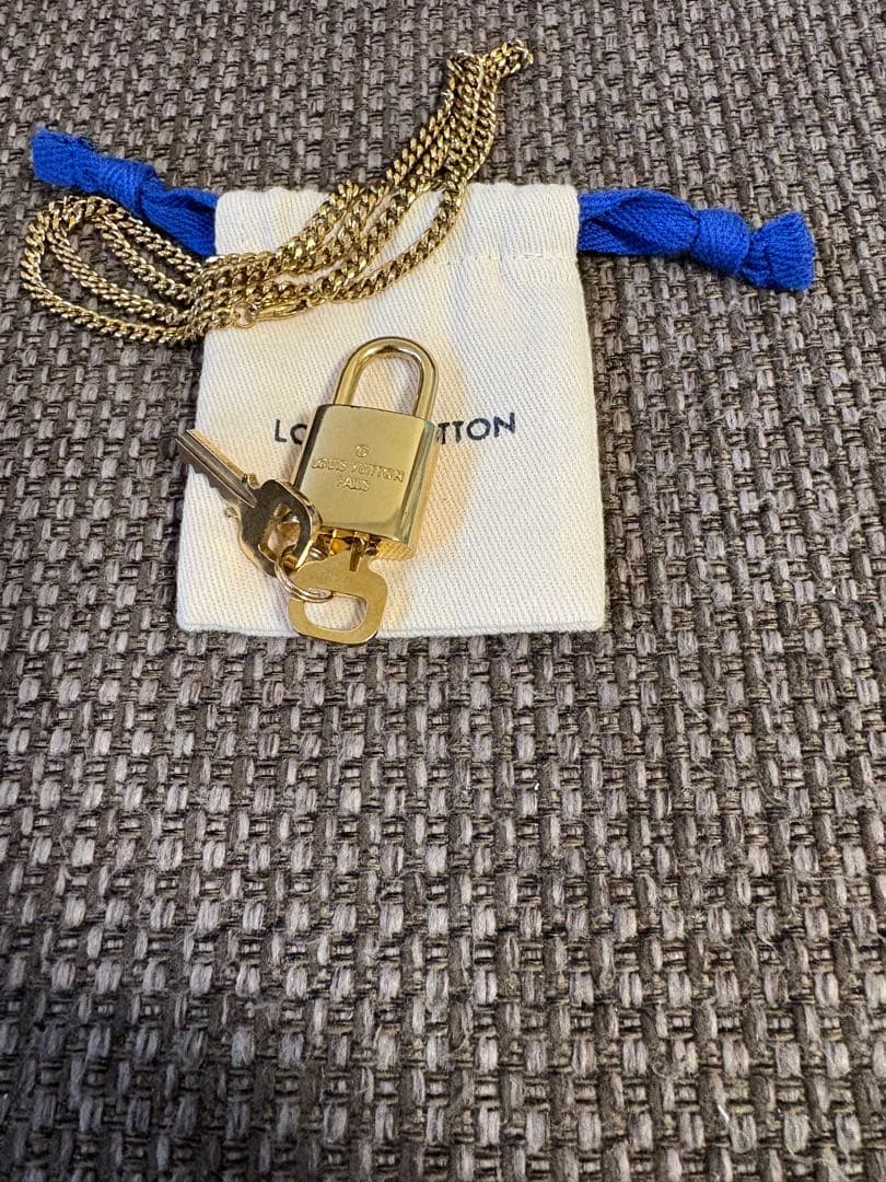 極美品ルイヴィトン パドロック カデナ ネックレス チェーン付き