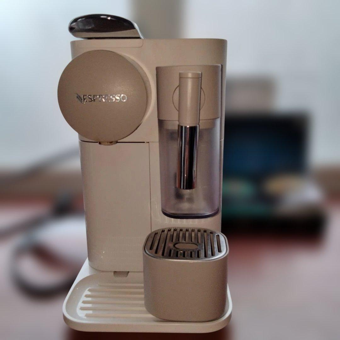 値下！カプセル付✨ネスプレッソラティシマワンコーヒーメーカーコーヒーマシンミルク