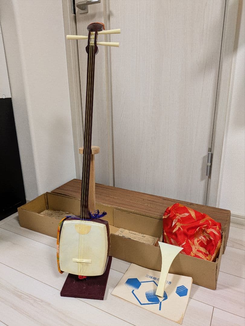 三味線 木製 良好な状態 付属品あり