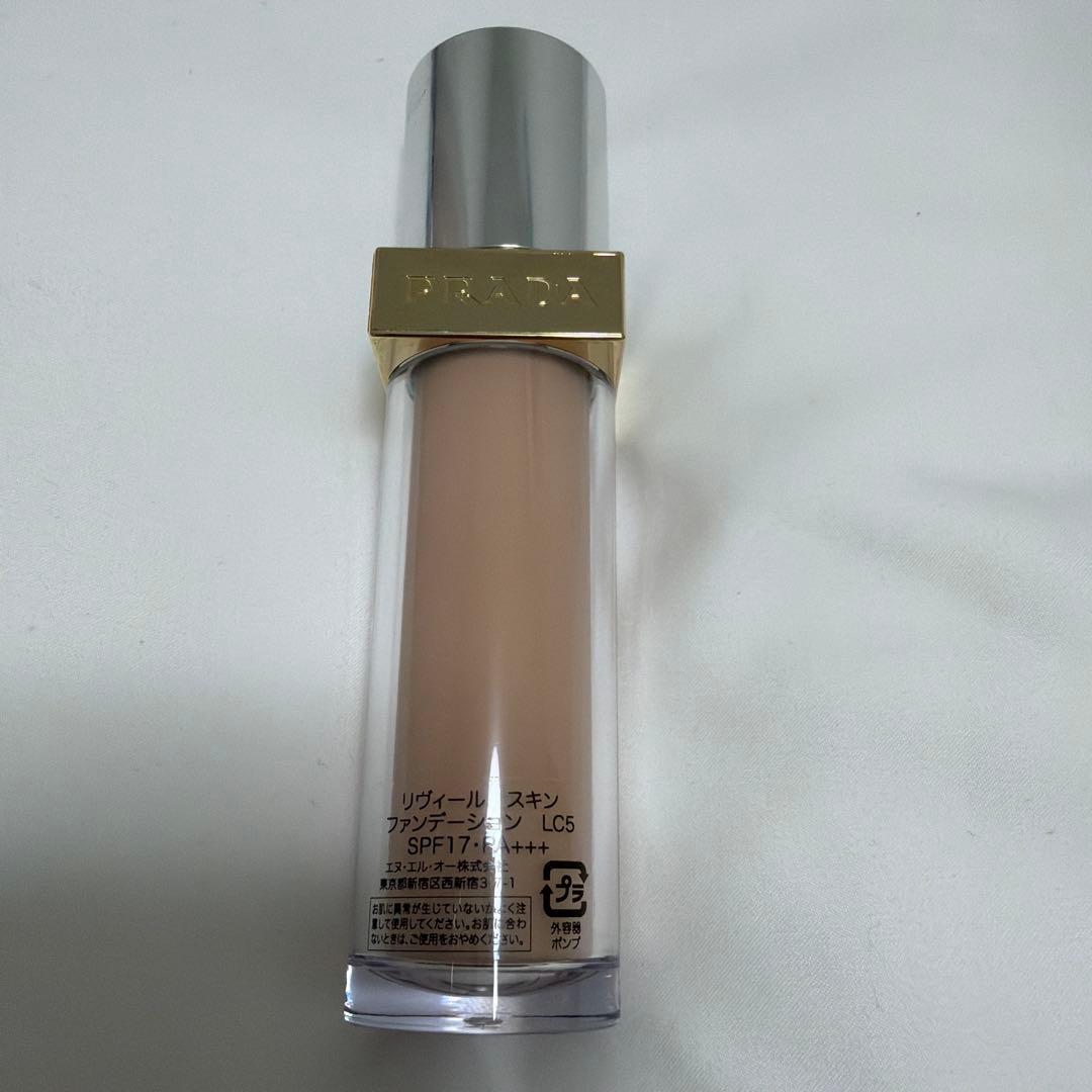 PRADA リヴィール スキン ファンデーション LC5 - メルカリ