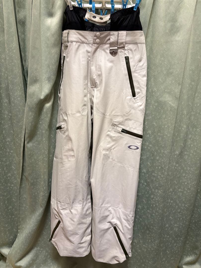 OAKLEY♪スノーボードウェアセット（黒ジャケット・白パンツ）
