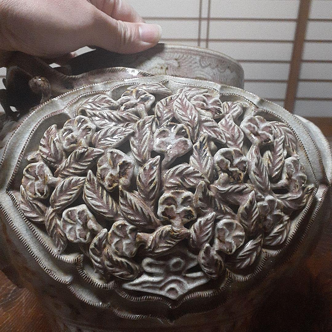 中国元時代釉裏紅 草花貼付け三龍耳壺 - メルカリ