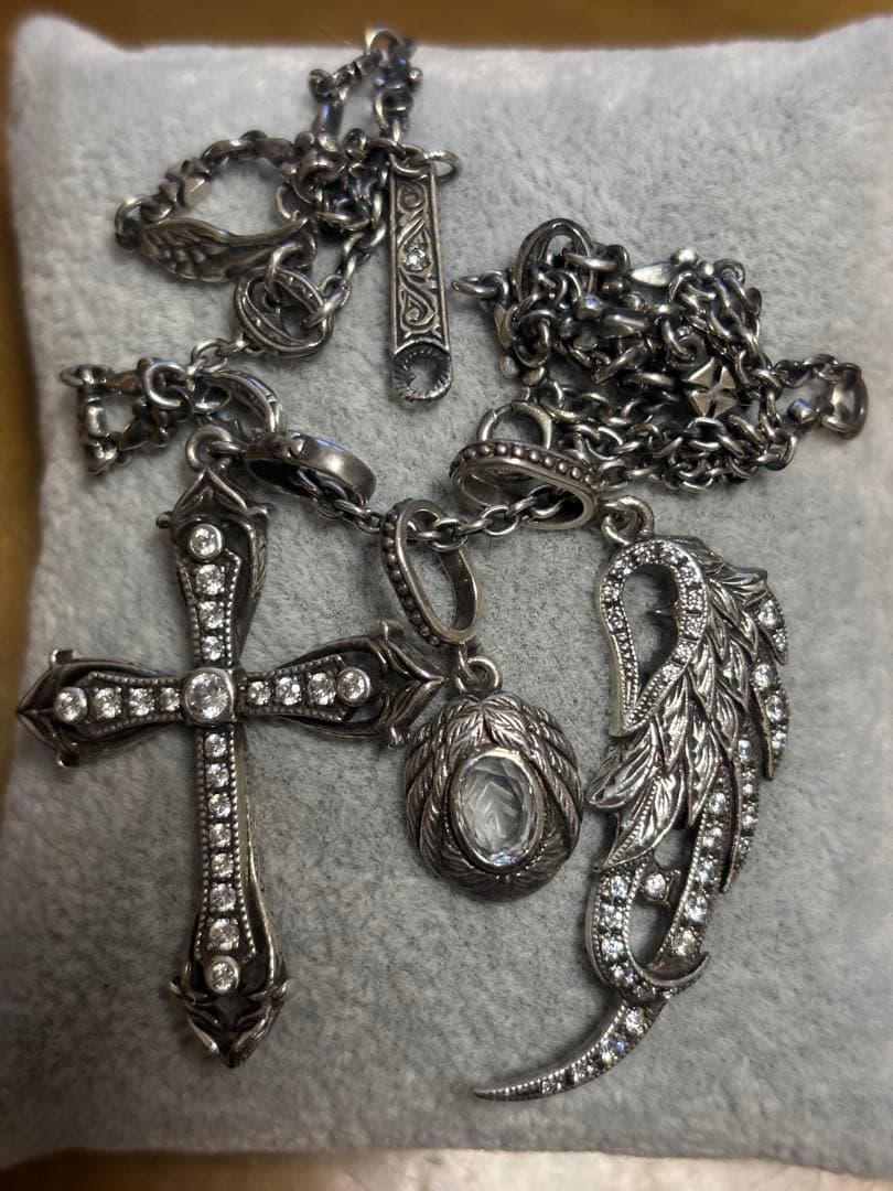 Loree Rodkin ローリーロドキン　クロス、フェザー、丸型ネックレス