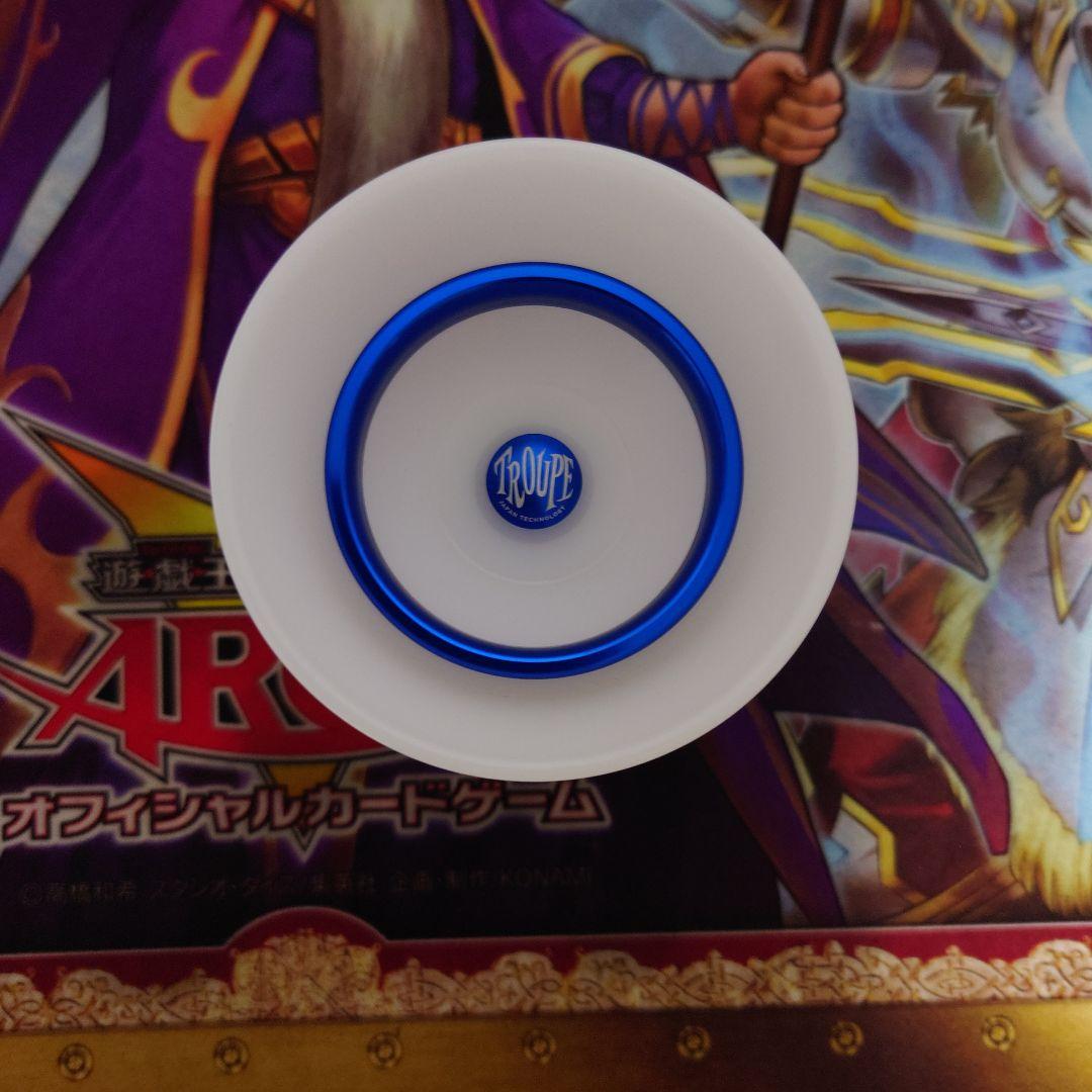 TROUPE（POM）/ White・Blue core Bulk Pom Poms | Free Shipping $200+ Orders | Omni Cheer