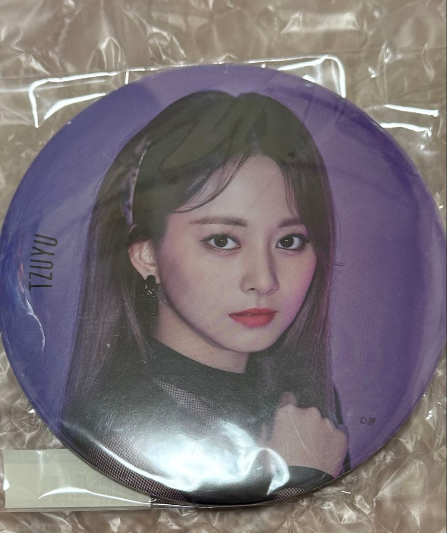 TWICE ツウィ BIG缶バッチ - メルカリ