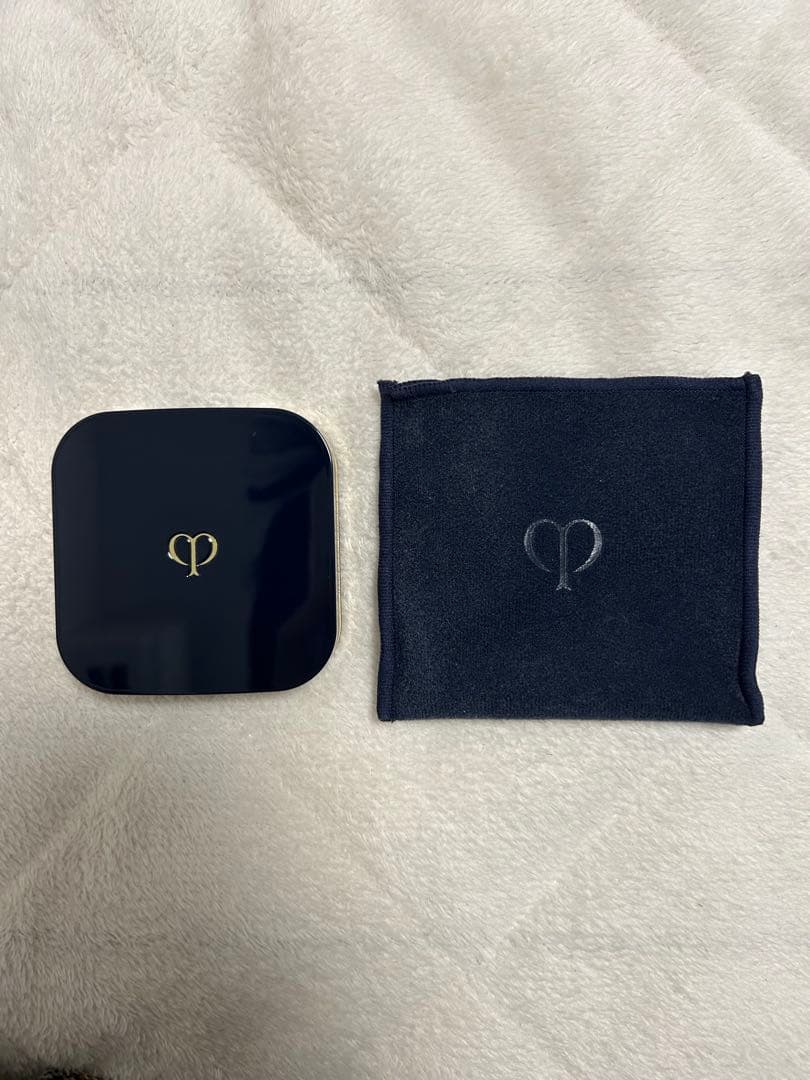 クレ・ド・ポー ボーテ　プードルコンパクトエサンシエルn