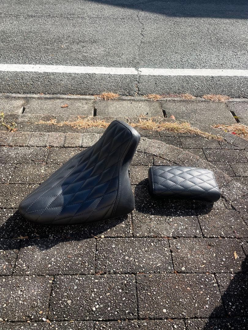 フラットフェンダー用ソロシート&ピリオンシート ダイヤ柄　ドラッグスター400 Garage T＆F ガレージ シングルシート タイプ：ダイヤ ドラッグスター