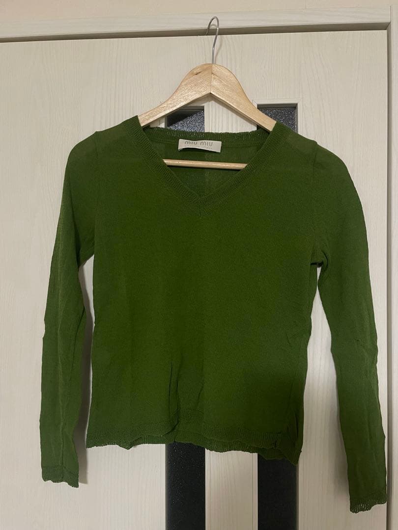 破格 MIU MIU オリーブグリーン Vネック長袖ニット