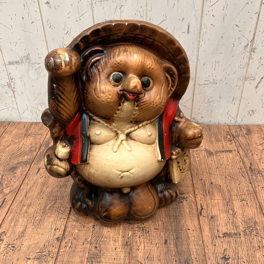 昭和レトロ 招きタヌキ 狸 陶器製狸の置物 縁起物ディスプレイ - メルカリ