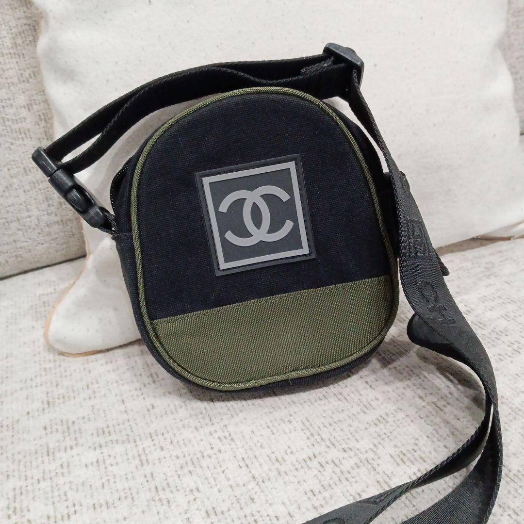 CHANEL ショルダーバッグ ブラック・オリーブ