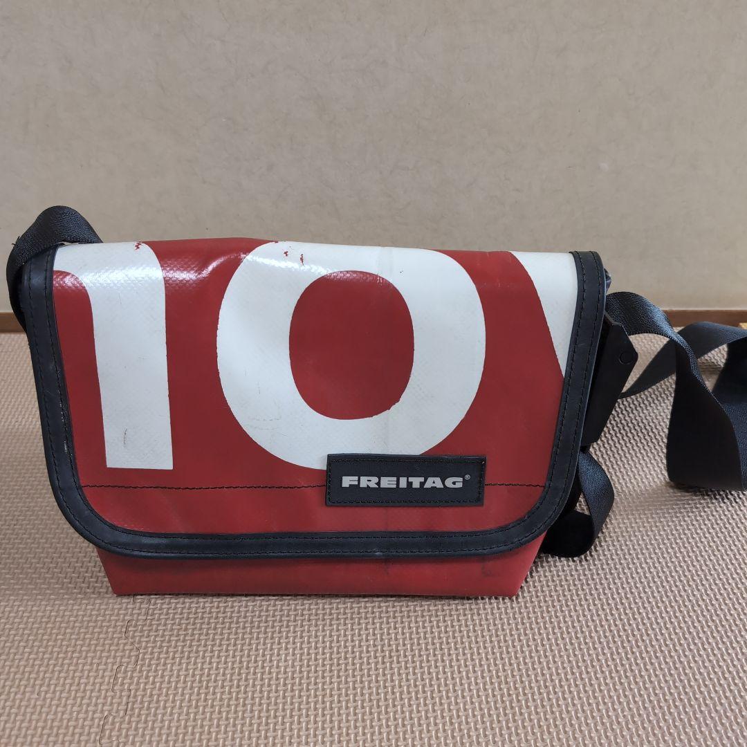 FREITAG ショルダーバッグ 赤×白 FREITAG ショルダーバッグ 赤白 - メルカリ