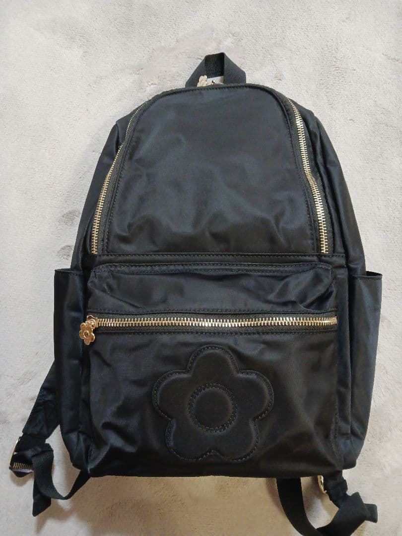 【極美品】マリークワント　ナイロンマットサテンデイジー リュック ブラック