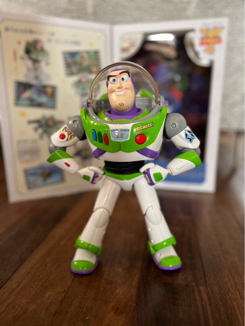 トイストーリー リアルポージング バズ・ライトイヤー」 - メルカリ
