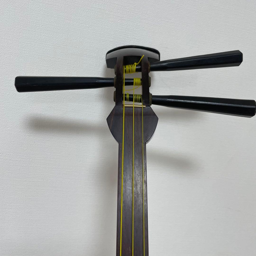 ☆良品☆ 三味線 細棹 紫檀 丸打胴 和楽器 長唄 人工皮 新品弦交換済み