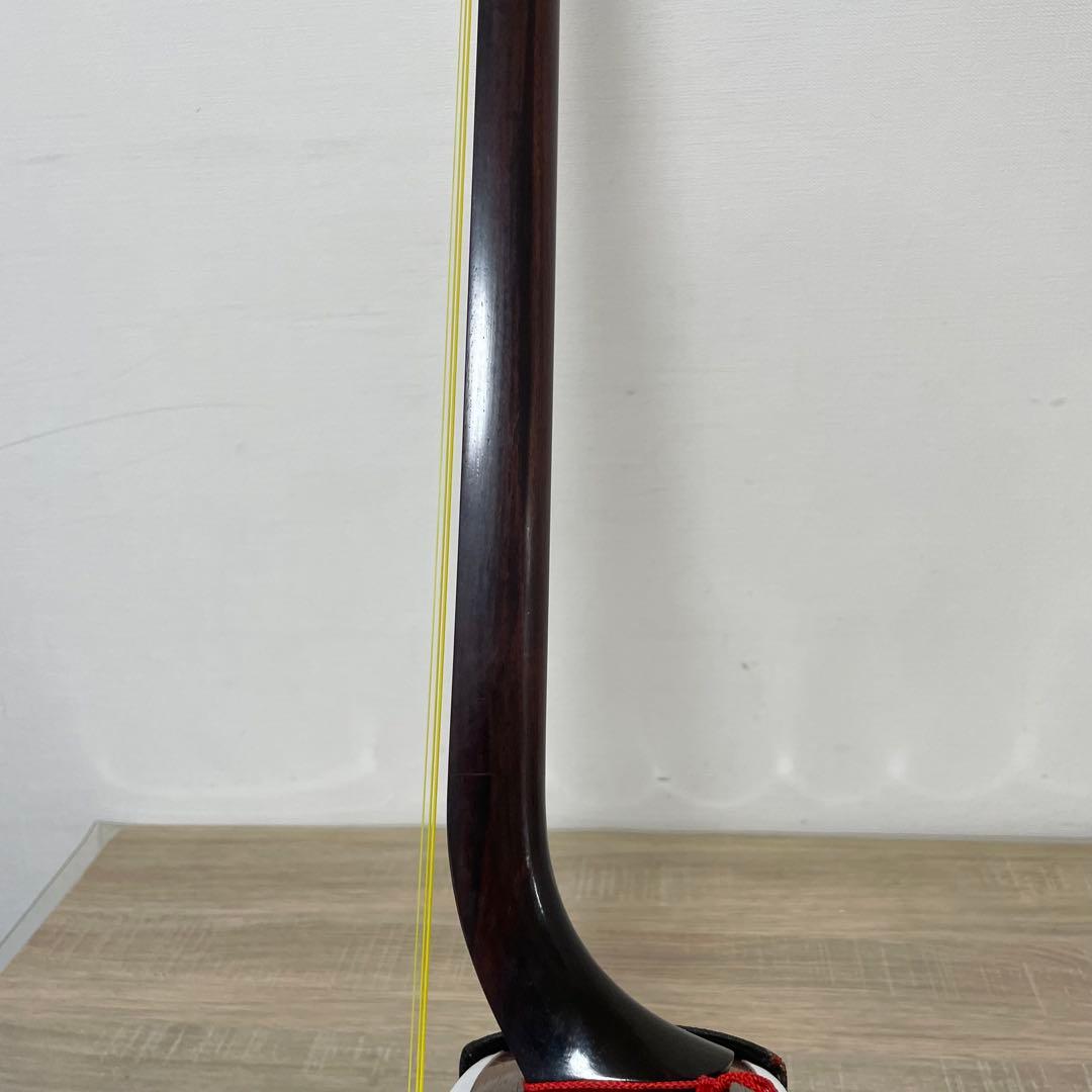 ☆良品☆ 三味線 細棹 紫檀 丸打胴 和楽器 長唄 人工皮 新品弦交換済み