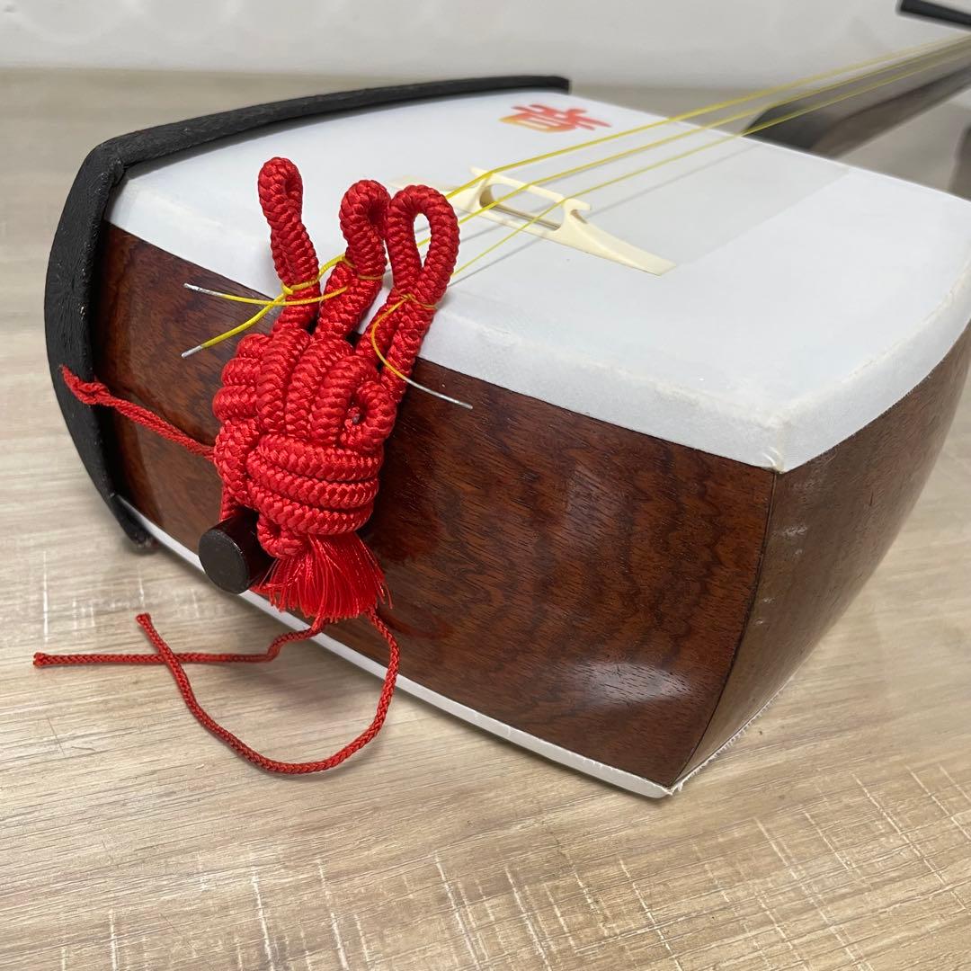 ☆良品☆ 三味線 細棹 紫檀 丸打胴 和楽器 長唄 人工皮 新品弦交換済み
