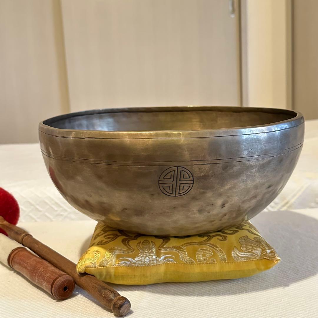 【万葉】ネパール製手作り　フルムーン31cmシンギングボウル　G2 D4 フルムーンボウル | シンギングボウル・ティンシャ専門店 ネパール市場