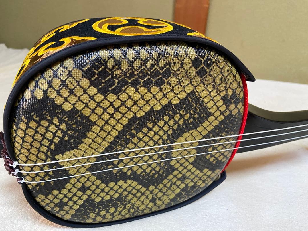 お値下げ美品沖縄三線人工皮初心者向けソフトケース付き