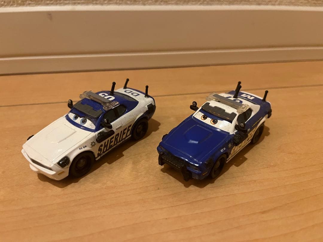 カーズ　マテル　パトカーセット