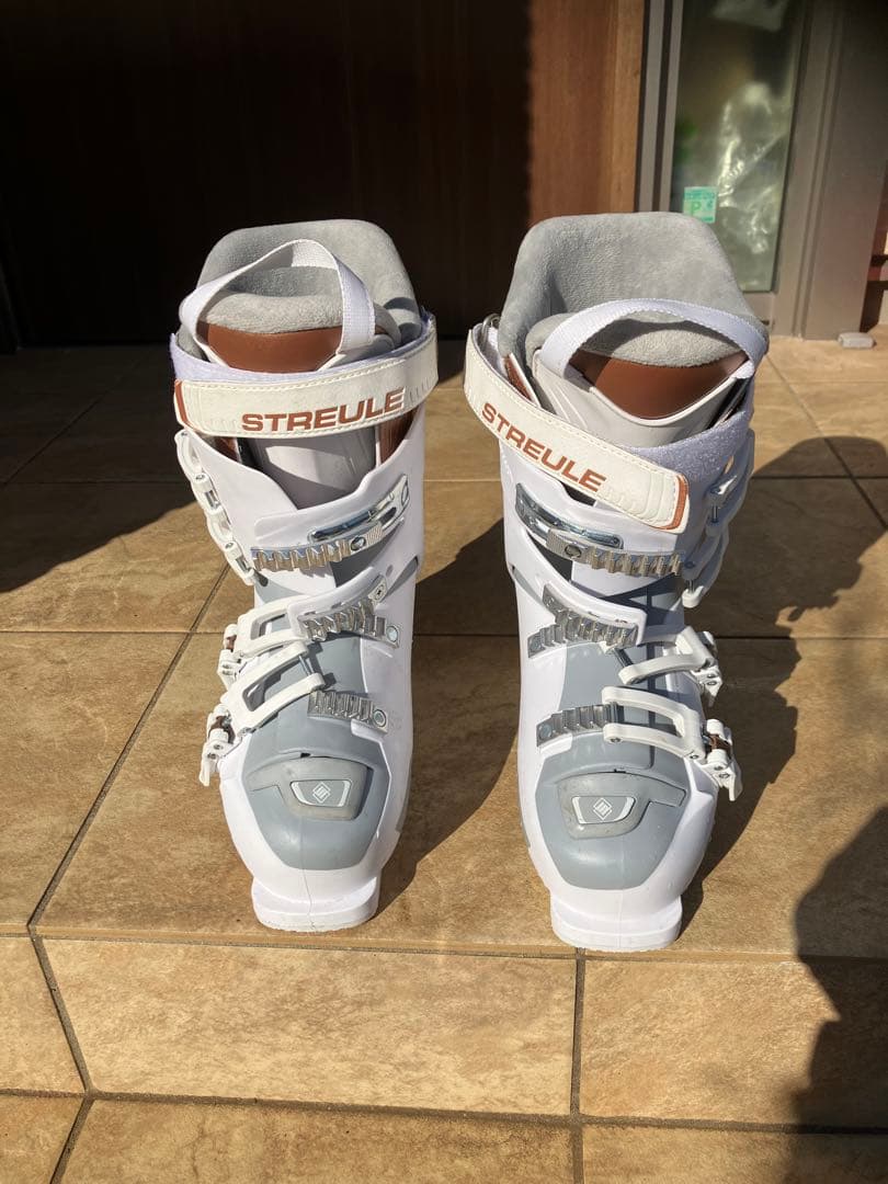 ホワイト スキーブーツ 女性用