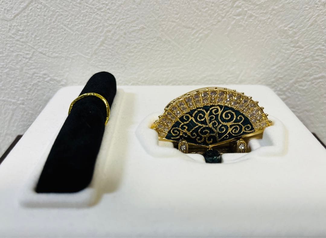 エスティローダー 練香水 イントゥイション ファン