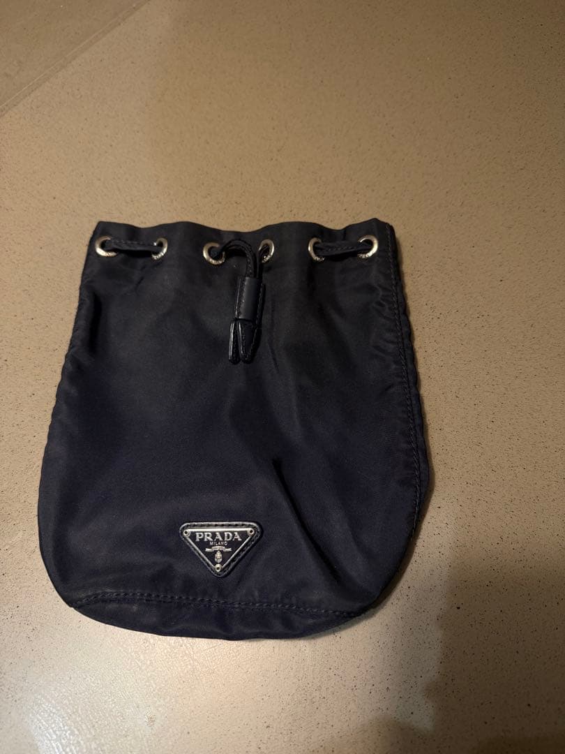 PRADA ナイロンドローストリングポーチ　ブラック
