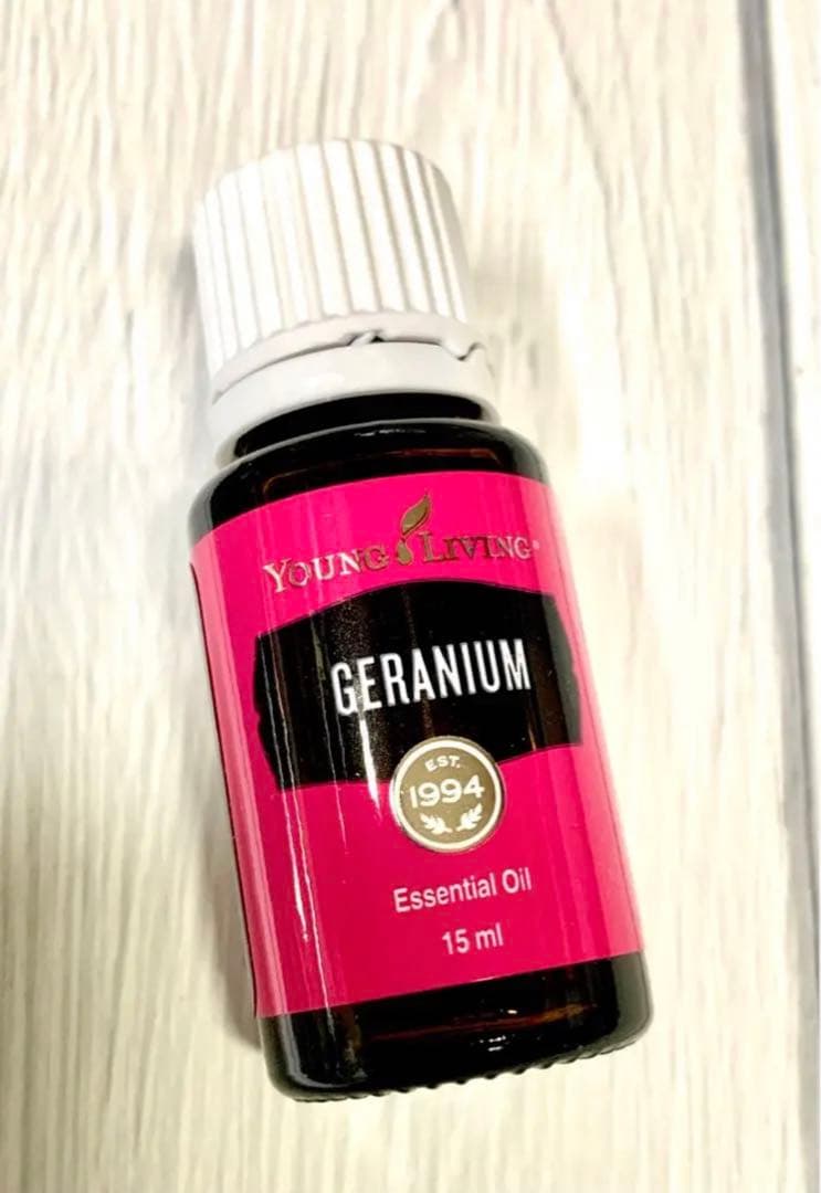 新品☆ヤングリビング ゼラニウム アロマ エッセンシャルオイル 精油☆未開封
