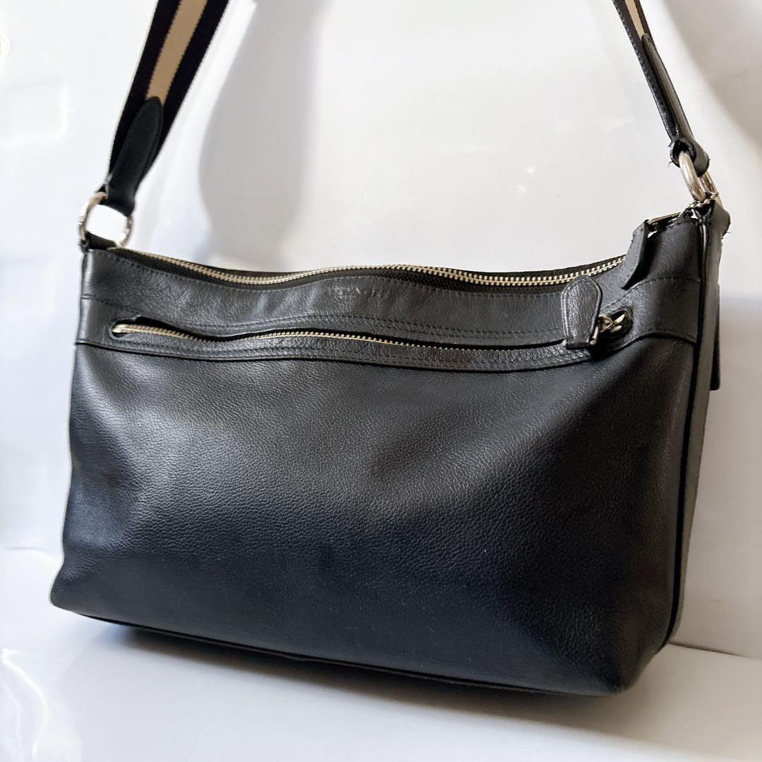 美品　コーチ　ショルダーバッグ　チャールズ スモール メッセンジャー　　レザー