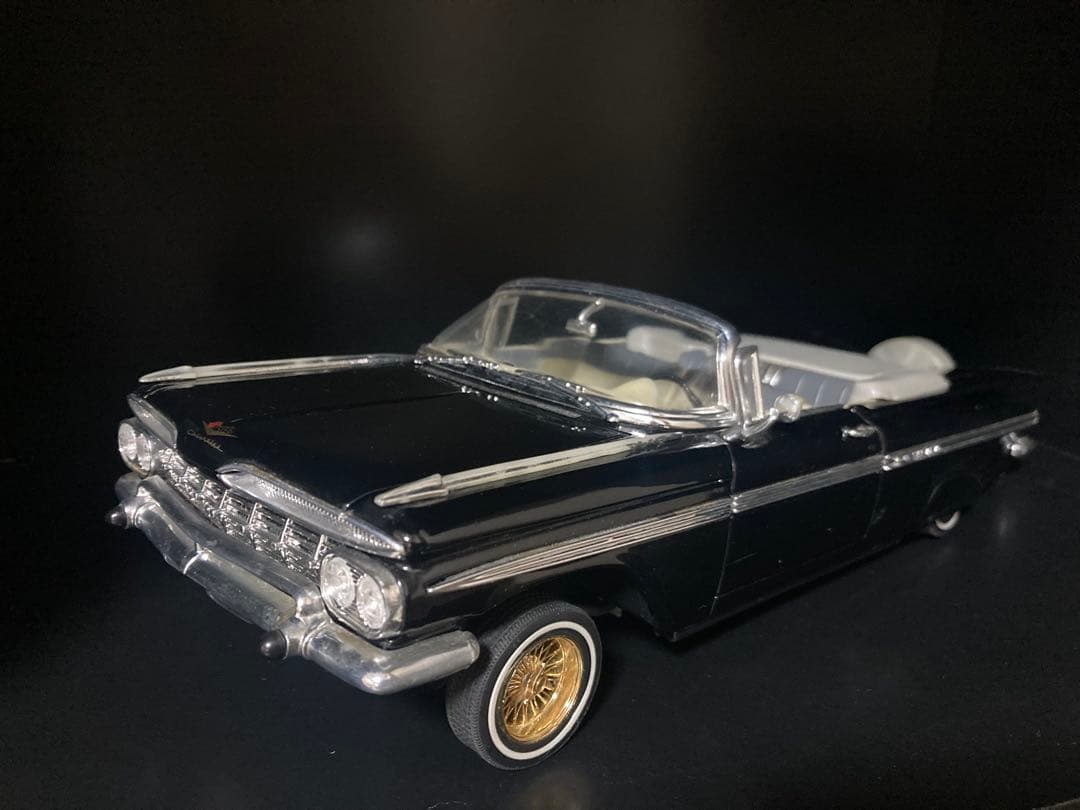 シボレー　59 インパラ　ローライダー　1/18 ダイキャストモデルカー