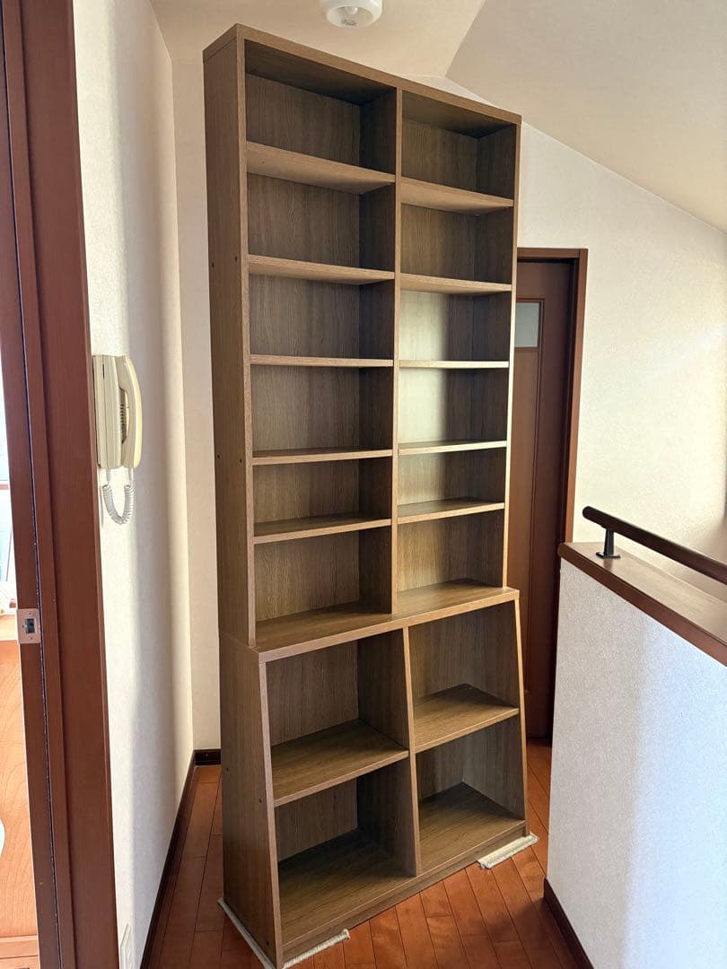 大型本棚の上の部分