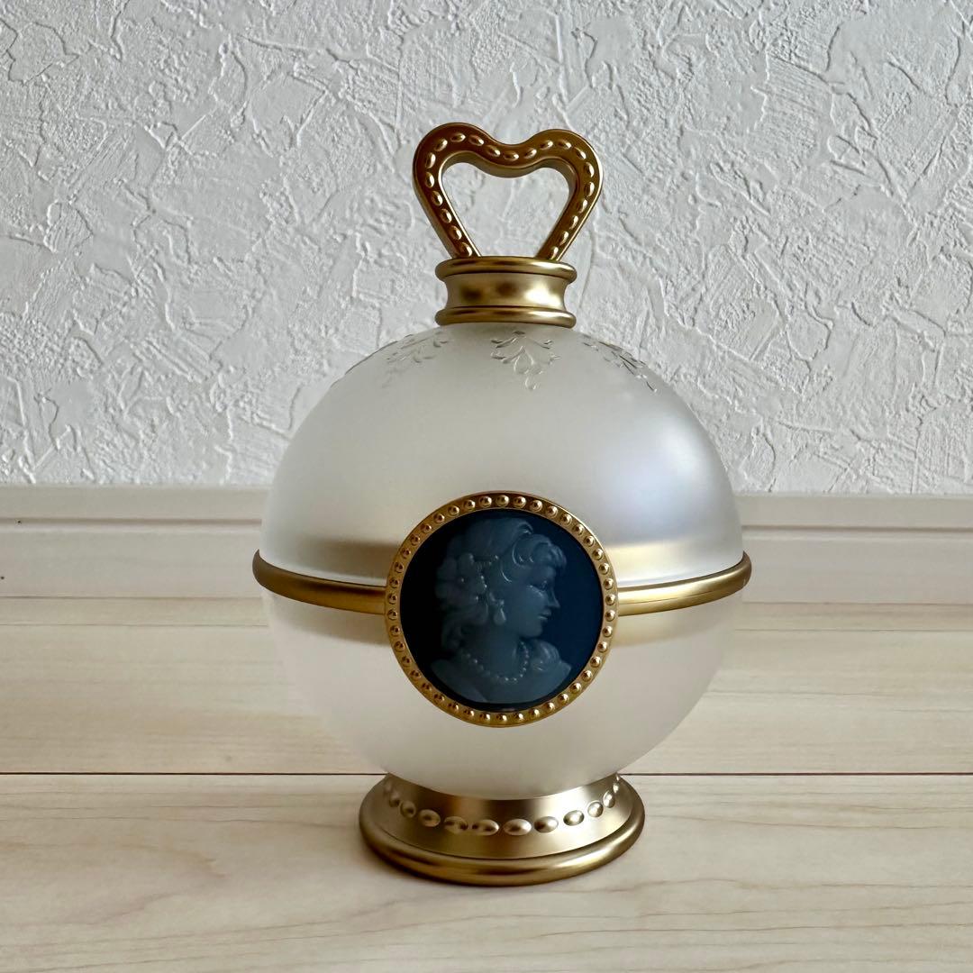 レ.メルヴェイユーズ ラデュレ ポット&花弁チーク&ブラシセット - メルカリ