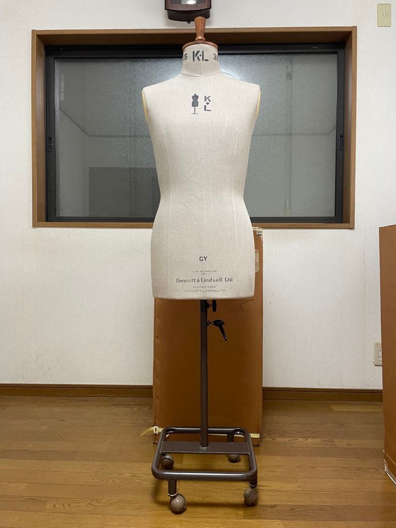 メンズトルソー イギリス製ケネット&リンドセル KENNTT& LINDSELL ひざ上トルソー メンズ 高さ115cm 【Y体】 B98×W76×H94cm 男性用
