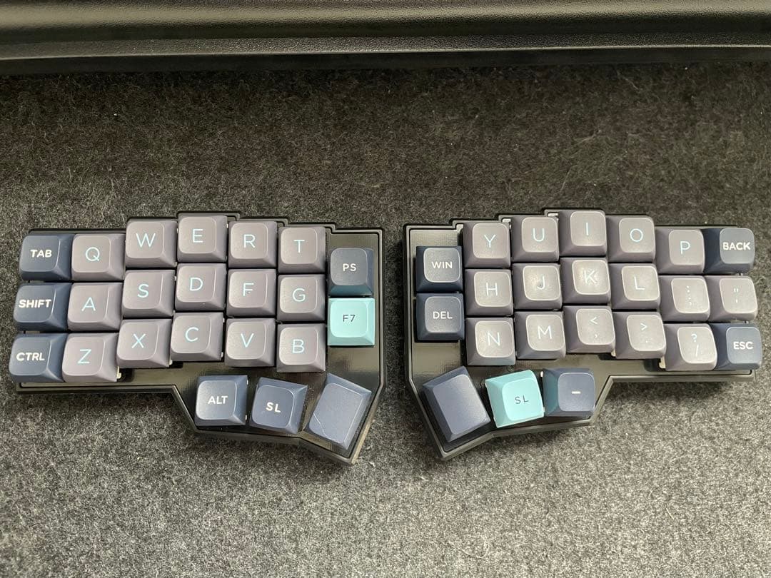 Corne v4 Cherry 完成品　スイッチ　キーキャップ　ケーブル付き