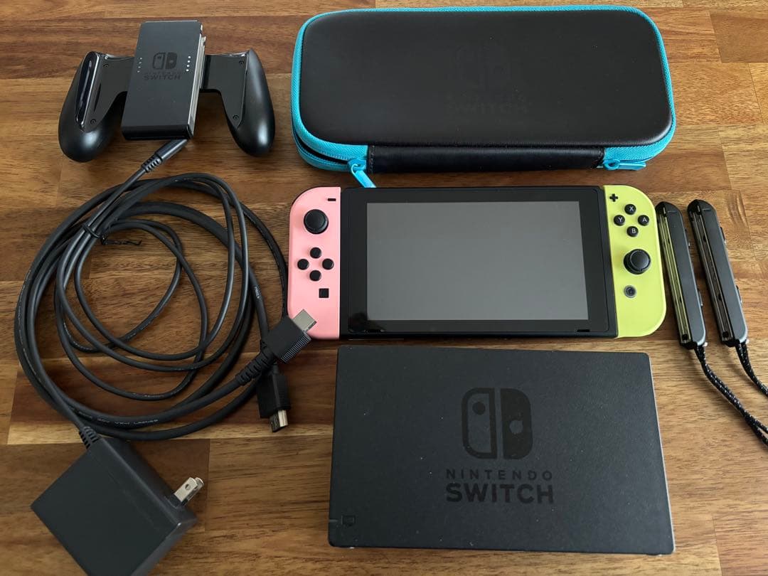 Nintendo Switch 本体 保護フィルムあり/ケース付き/備品付き