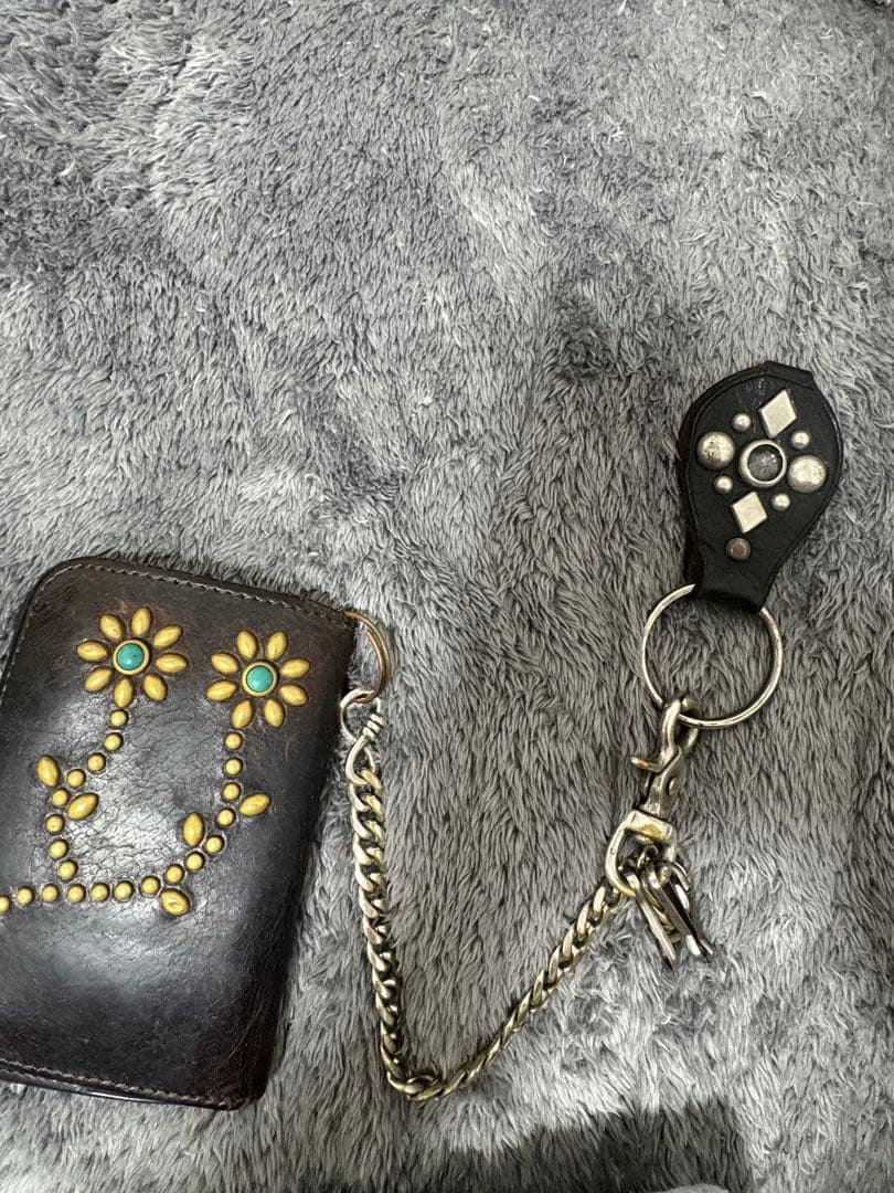 HTC ミドルウォレット ターコイズ フラワーモチーフ スタッズダークブラウン