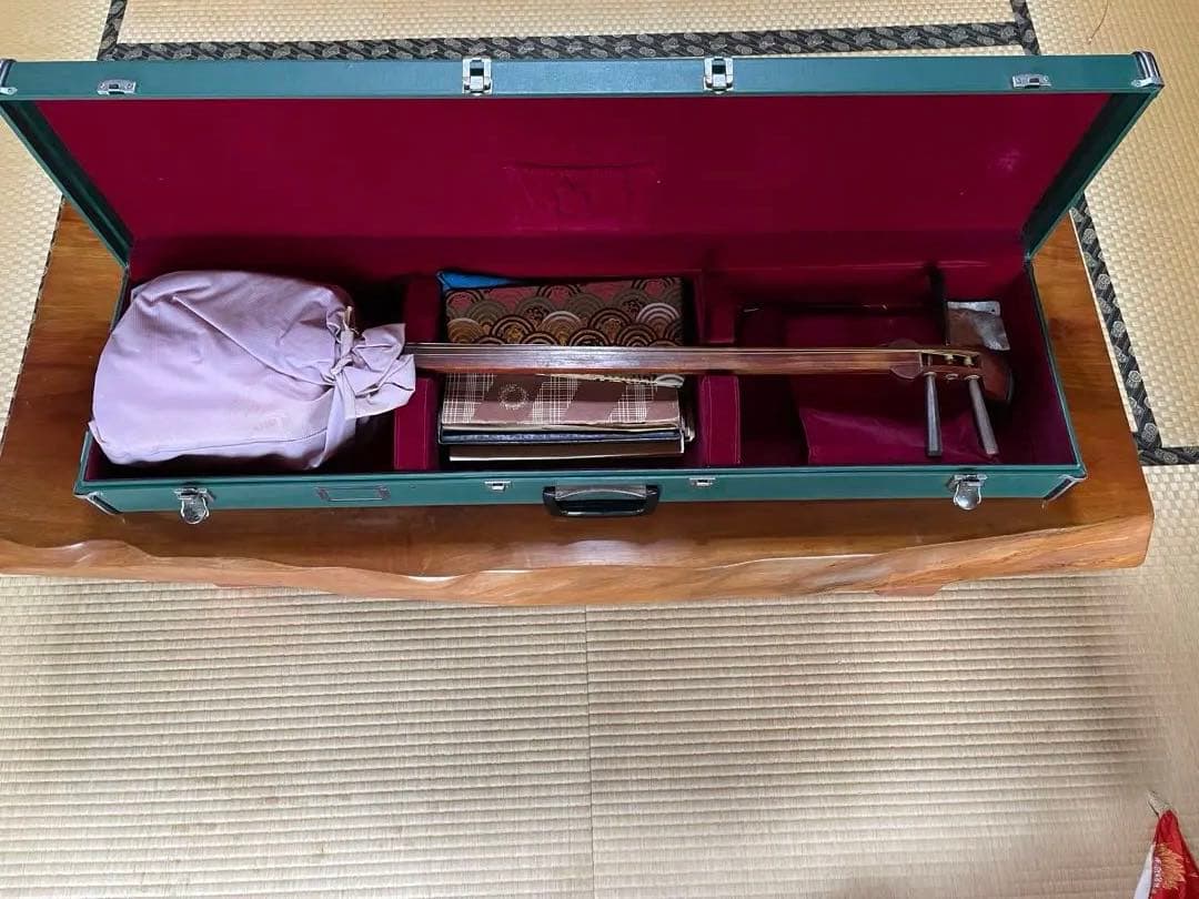 チ*ガ様 【お安くします】三味線 本体 ケース付き