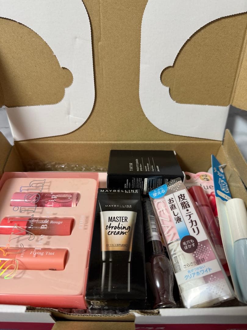 定価の半額以下！新品未開封コスメ8点まとめ売り！激安