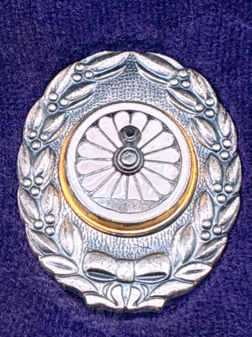 純銀】 約11g 国鉄 日本国有鉄道 功績章 純銀製 ケース入 バッジ 電車