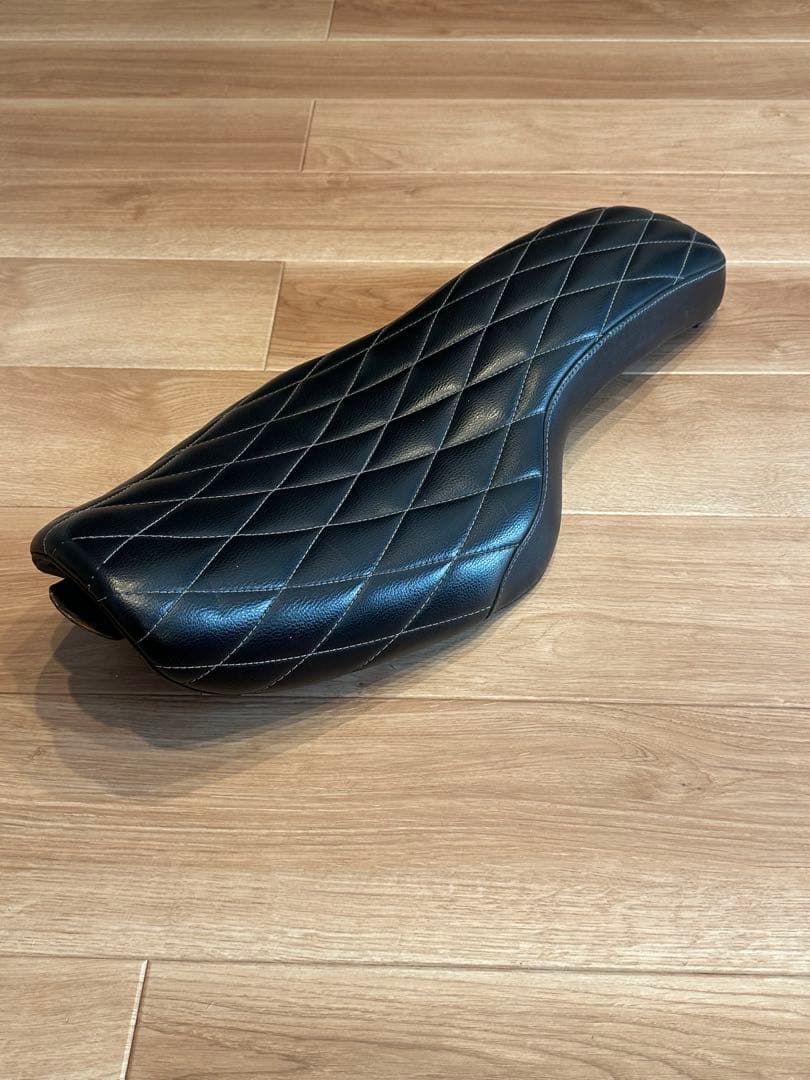 【スポーツスター】イージーライダース　コブラシート　ダイヤ　ハーレーダビッドソン 美品】スポーツスター コブラ シート ダイヤ 07 〜 09 も 適合 - メルカリ