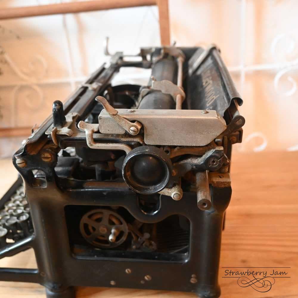 L3705-20 英国アンティーク UNDERWOOD タイプライター 店舗什器 - メルカリ