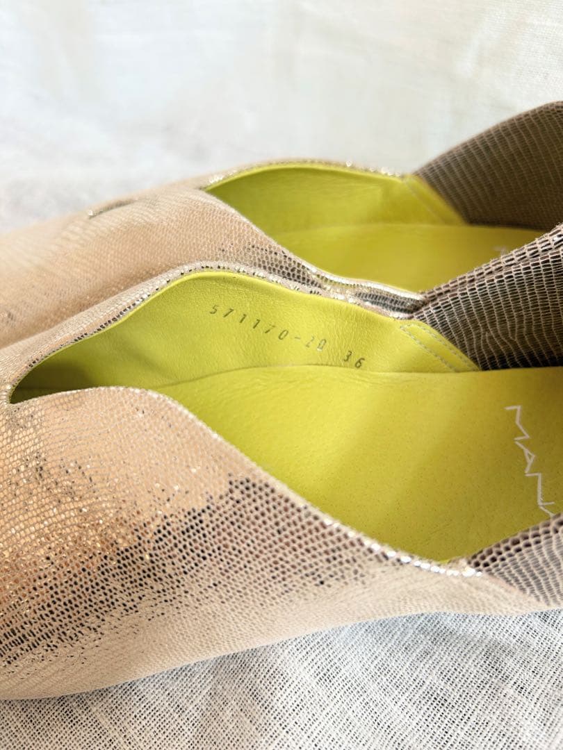 新品MANA ゴールド ポインテッドトゥ パンプス 36