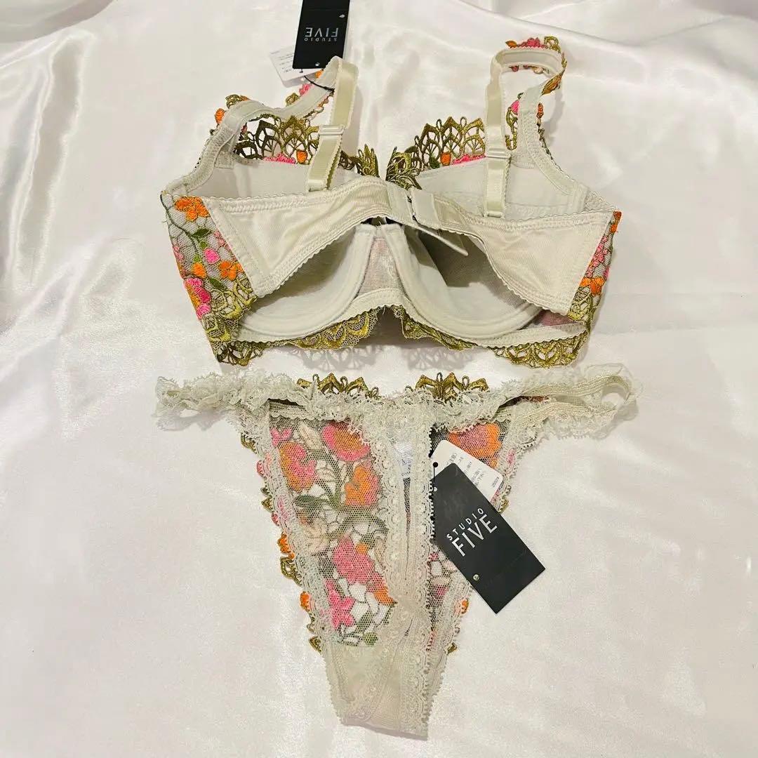 ワコール スタディオファイブ ブラE65 ショーツセット - メルカリ