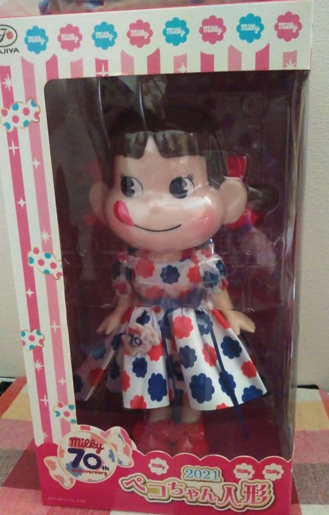 不二家70周年 セブンイレブン限定 2021ペコちゃん人形 - メルカリ