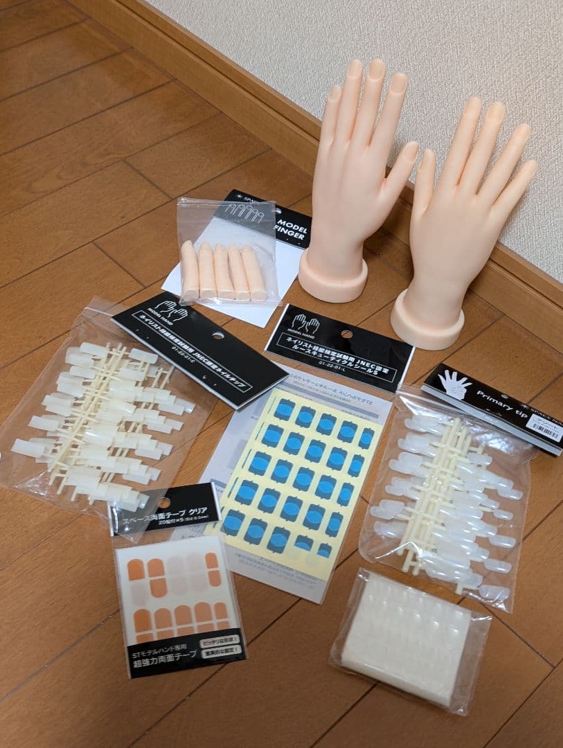 モデルハンド/フィンガー/チップ/テープ【ネイル用品セット】 - メルカリ