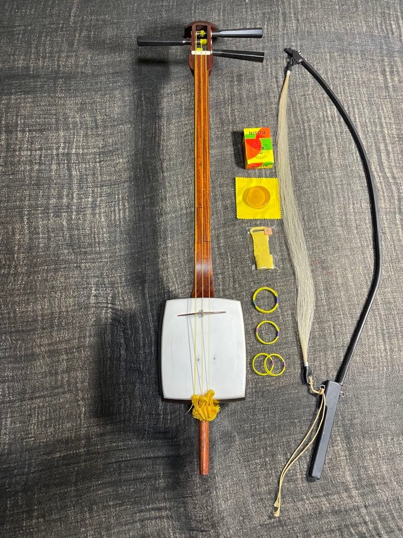 和胡弓　弓、付属品付き