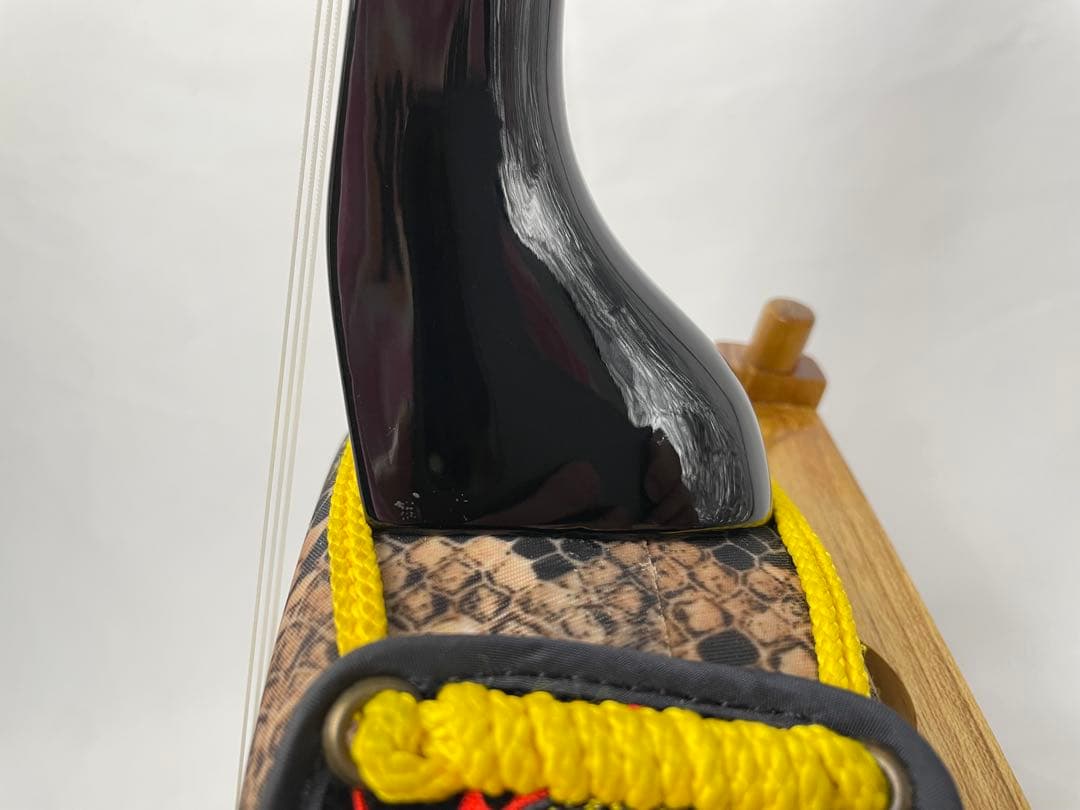 沖縄三線 南洋白木 棹 人工蛇皮 - メルカリ