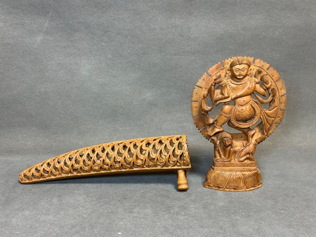 インド　白檀　木彫り　仏教美術　仏像 骨董 木像　木製　仏教　密教　置物 真言宗 仏像 大日如来 インド白檀 木彫 金泥書 不動明王 弘法大師 3体