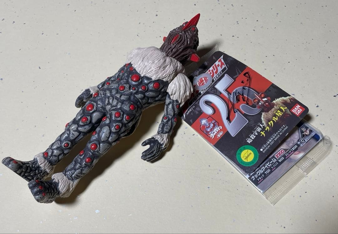 暗殺宇宙人ナックル星人グレイ　デザイナー井口昭彦氏の直筆サイン入り　バンダイ25