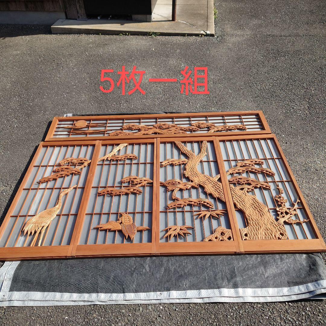 木製腰つき彫刻書院ガラスパネル付 貫録ある富士山を丁寧に描いたガラス入り彫刻欄間 EZ2766 在庫1枚 – 古